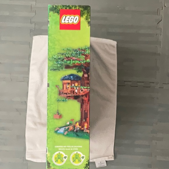 Lego Tree House - NWT - 21318 - with bonus lego baseplate. - Picture 6 of 7